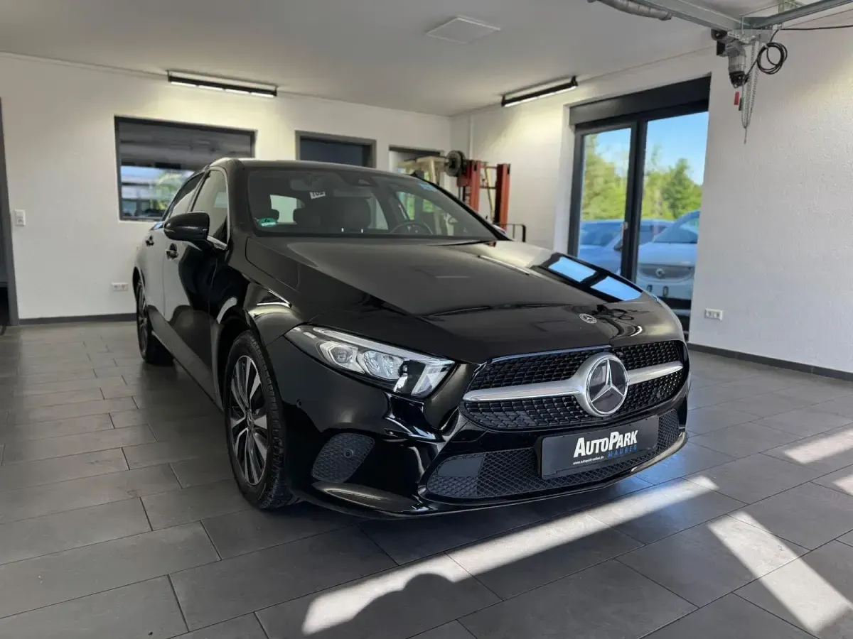 Gebraucht Mercedes A180 Progressive 116 PS (85 kW) 2023 Nachtschwarz  unilack Kleinwagen