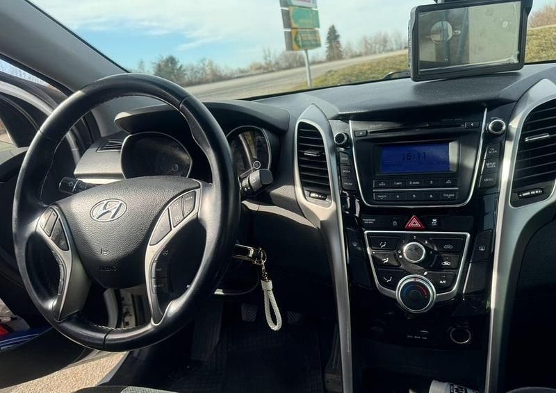 Gebraucht Hyundai i30 Passion Plus 135 PS (99 kW) 2016 Weiß Limousine