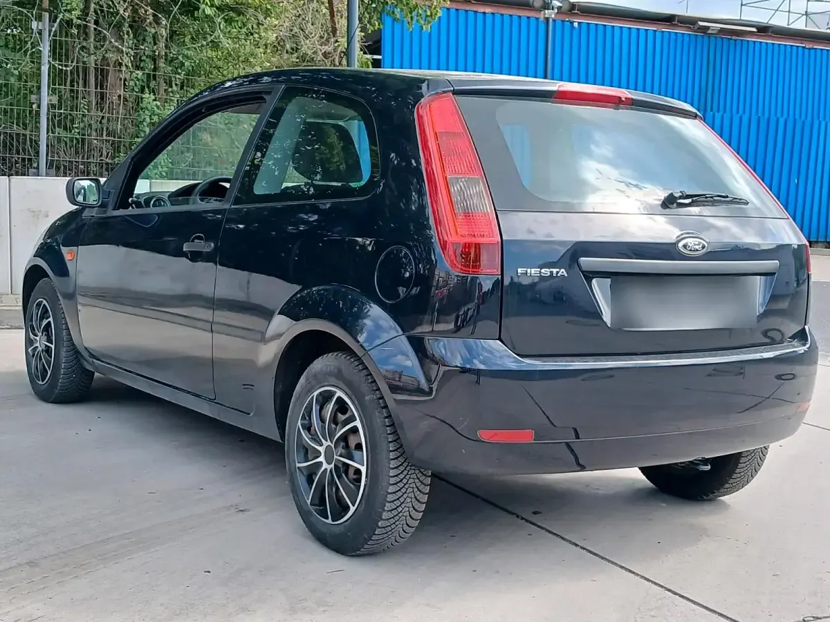 Gebraucht Ford Fiesta 85 PS (62 kW) 2005 Blau Kleinwagen
