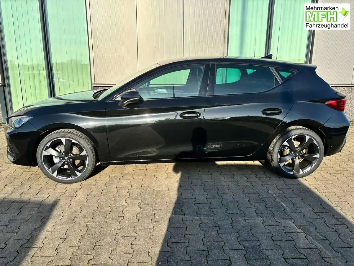 Neu Cupra Leon Basis 150 PS (110 kW) 2026 Metalliclackierung nachts... Limousine