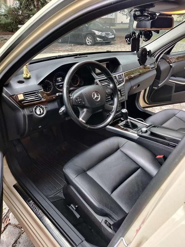 Beige Gebraucht 2013 Mercedes E200 Elegance Kombi | 3.000 € (Guter Preis) - Bild 1/4