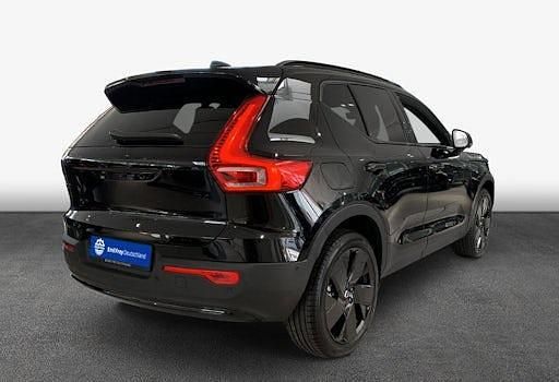 Neu Volvo XC40 Plus 197 PS (144 kW) 2025 Schwarz SUV