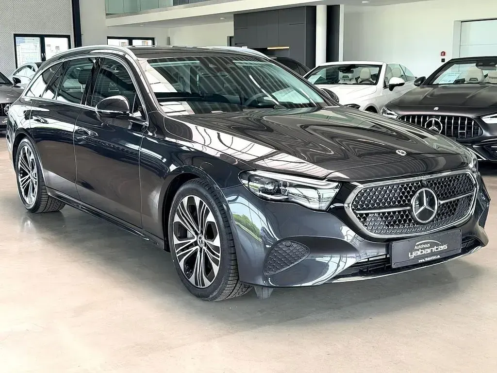 Second-hand Mercedes E300 313 CP (230 kW) 2025 Gri Berlinǎ