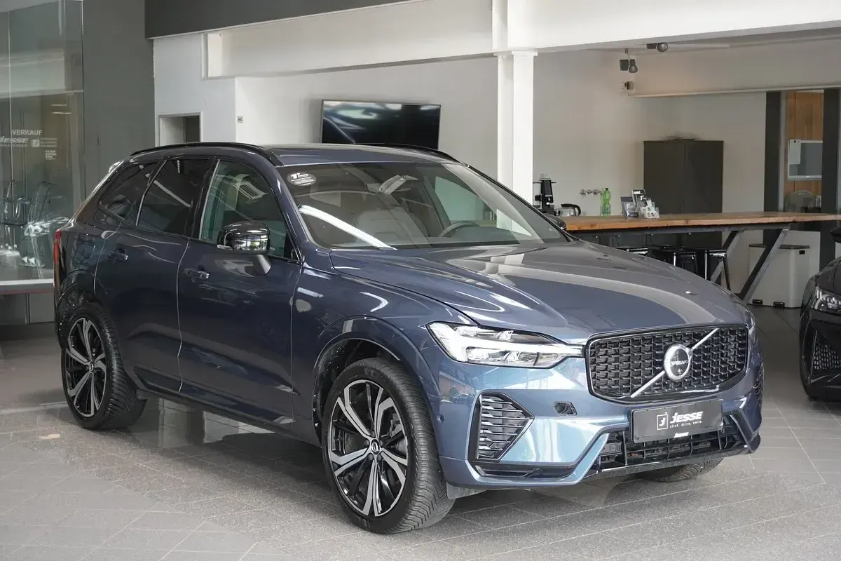 Gebraucht Volvo XC60 R-Design 197 PS (144 kW) 2023 Blau metallic SUV