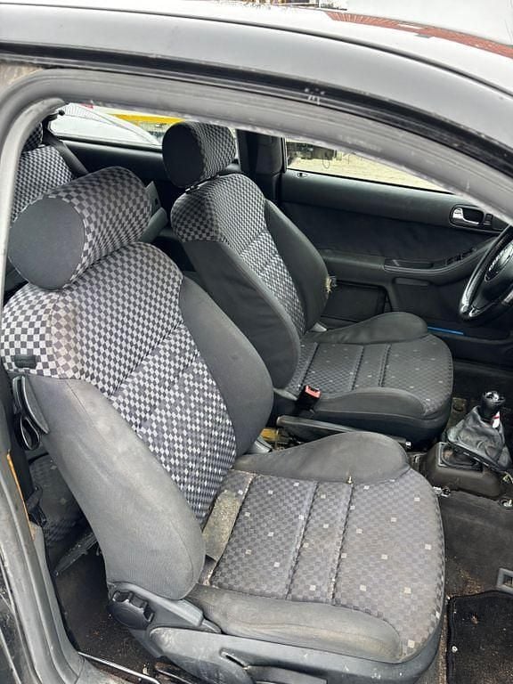 Schwarz Gebraucht 1999 Audi A3 Ambiente Kleinwagen | 1.100 € (Guter Preis) - Bild 1/4