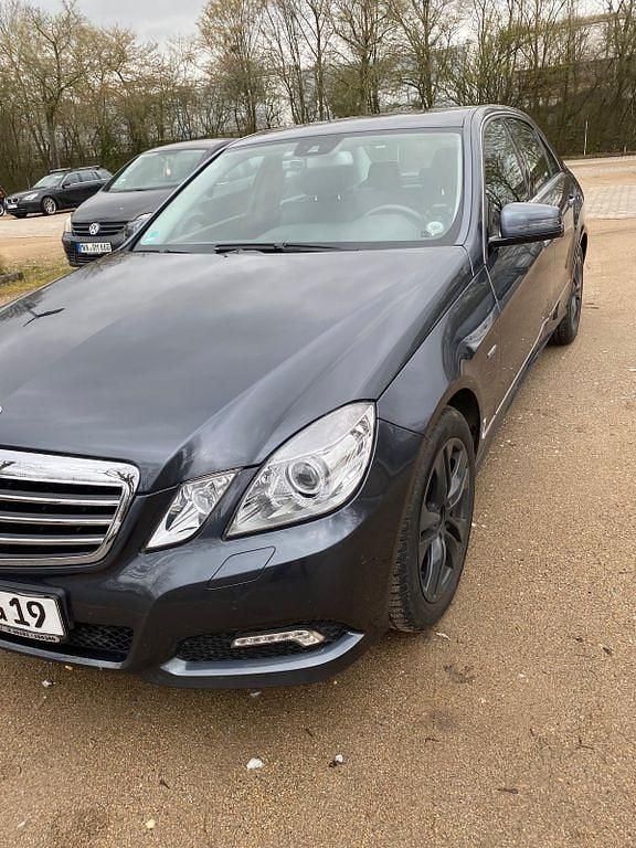 Gebraucht Mercedes E250 204 PS (150 kW) 2010 Grau Limousine