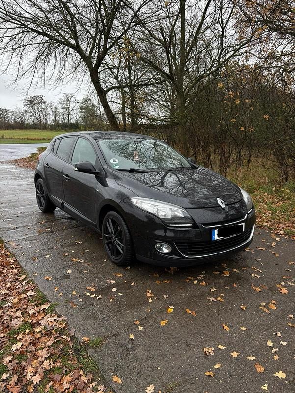 Schwarz Gebraucht 2012 Renault Mégane III Bose Edition Limousine | 3.600 € (Guter Preis) - Bild 1/4
