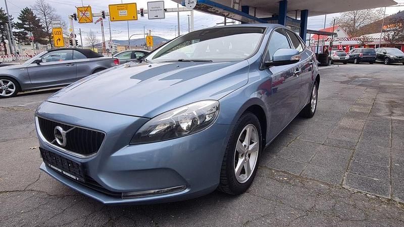 Blau Gebraucht 2017 Volvo V40 Kinetic Limousine | 10.500 € (Fairer Preis) - Bild 1/4