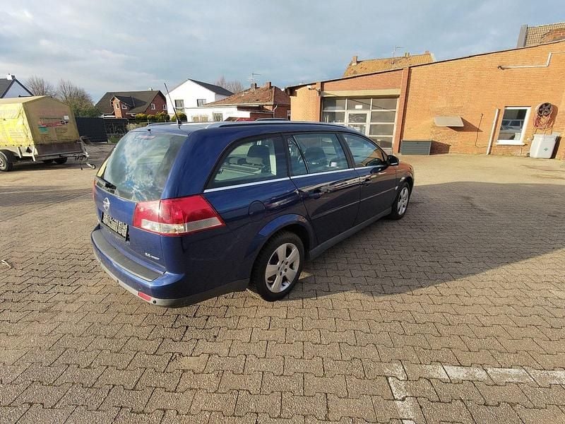 Second-hand Opel Vectra 155 CP (114 kW) 2004 Albastru Break