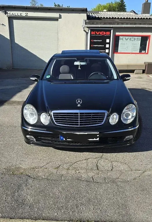 Gebraucht Mercedes E240 Avantgarde 177 PS (130 kW) 2004 Schwarz Limousine