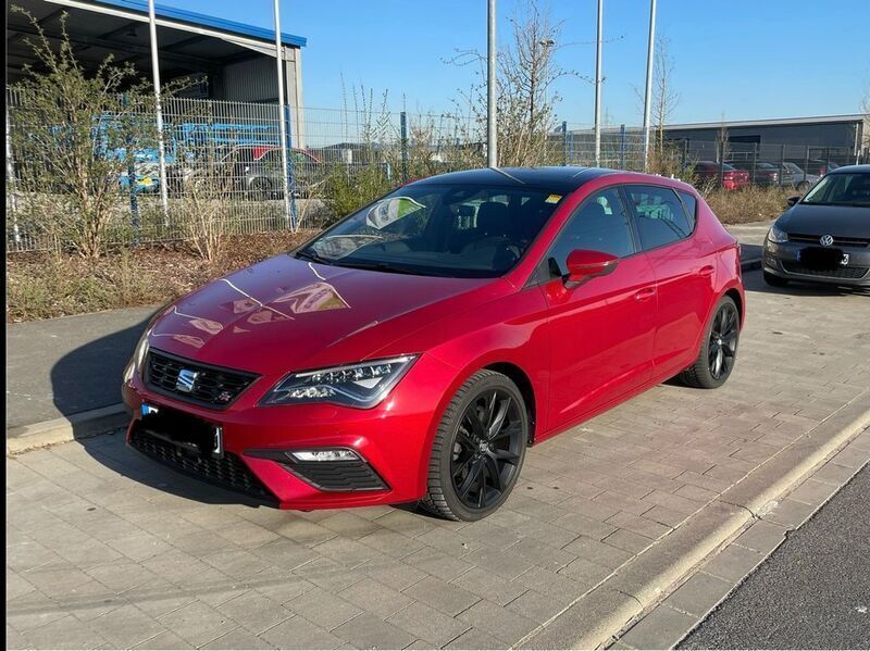 Rot Gebraucht 2018 Seat Leon FR Limousine | 17.990 € (Fairer Preis) - Bild 1/4