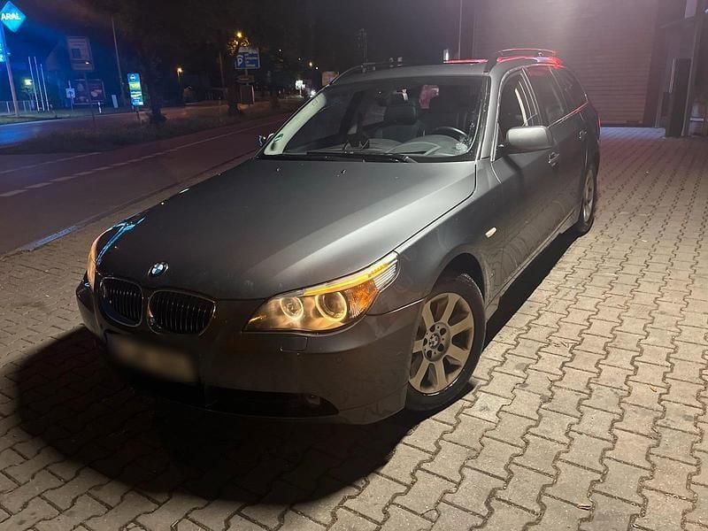 Blau Gebraucht 2005 BMW 530 Kombi | 3.200 € (Guter Preis) - Bild 1/4