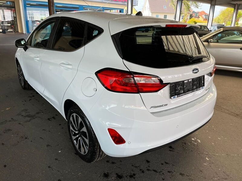 Gebraucht Ford Fiesta Titanium 125 PS (91 kW) 2022 Weiß Kleinwagen