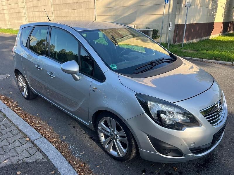 Silber Gebraucht 2013 Opel Meriva OPC Van / Kleinbus | 3.950 € (Fairer Preis) - Bild 1/4