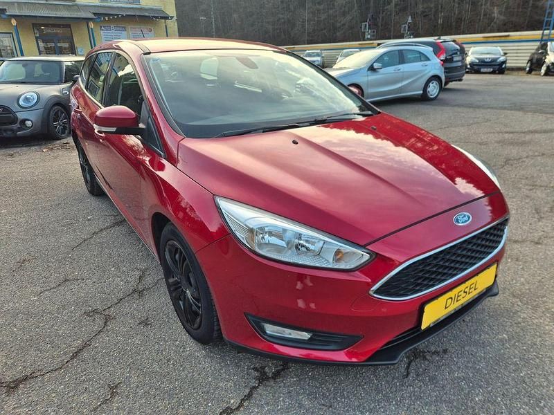 Gebraucht Ford Focus Trend 120 PS (88 kW) 2016 Rot Limousine