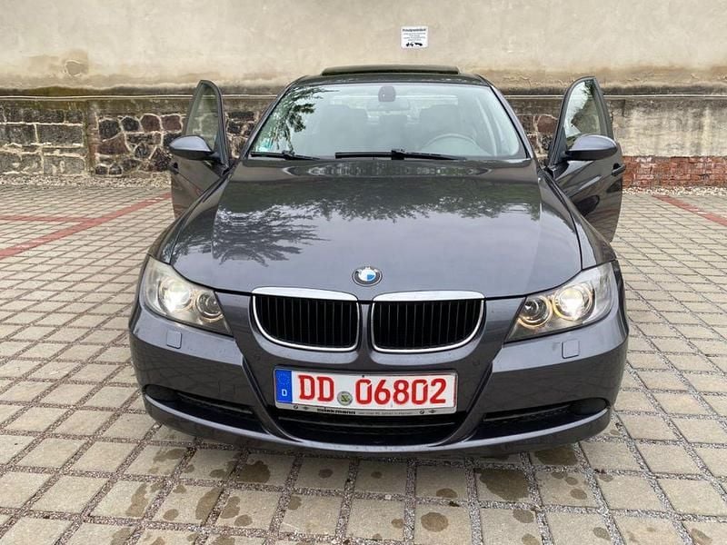 Grau Gebraucht 2005 BMW 320 Limousine | 2.499 € (Superpreis) - Bild 1/4