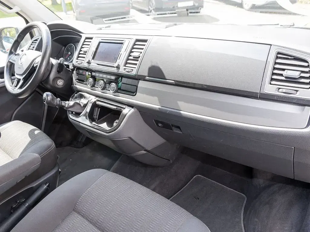 Gebraucht VW Multivan Comfortline 150 PS (110 kW) 2016 Mojave beige metallic Van / Kleinbus