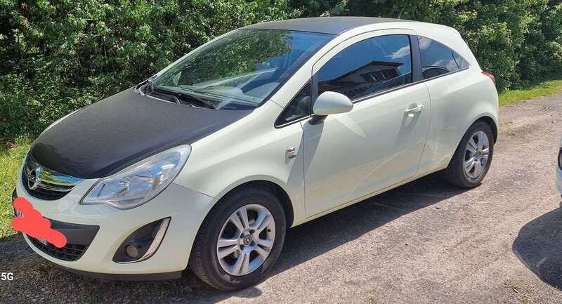Weiß Gebraucht 2011 Opel Corsa Satellite Limousine | 4.000 € (Superpreis) - Bild 1/4