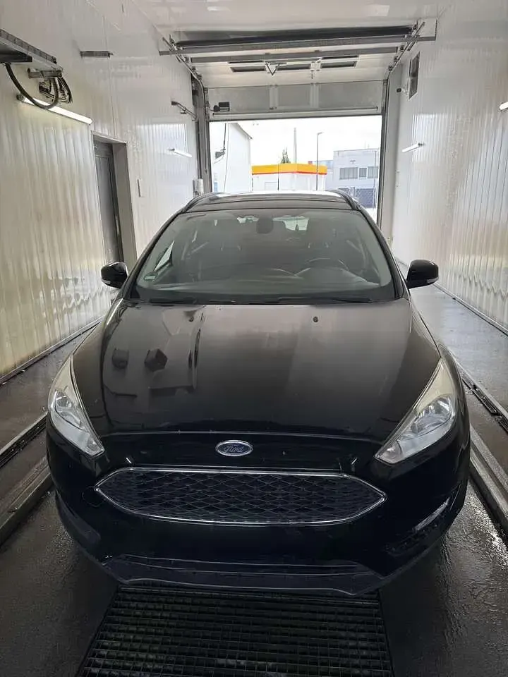 Gebraucht Ford Focus Business Edition 125 PS (91 kW) 2016 Schwarz Kombi