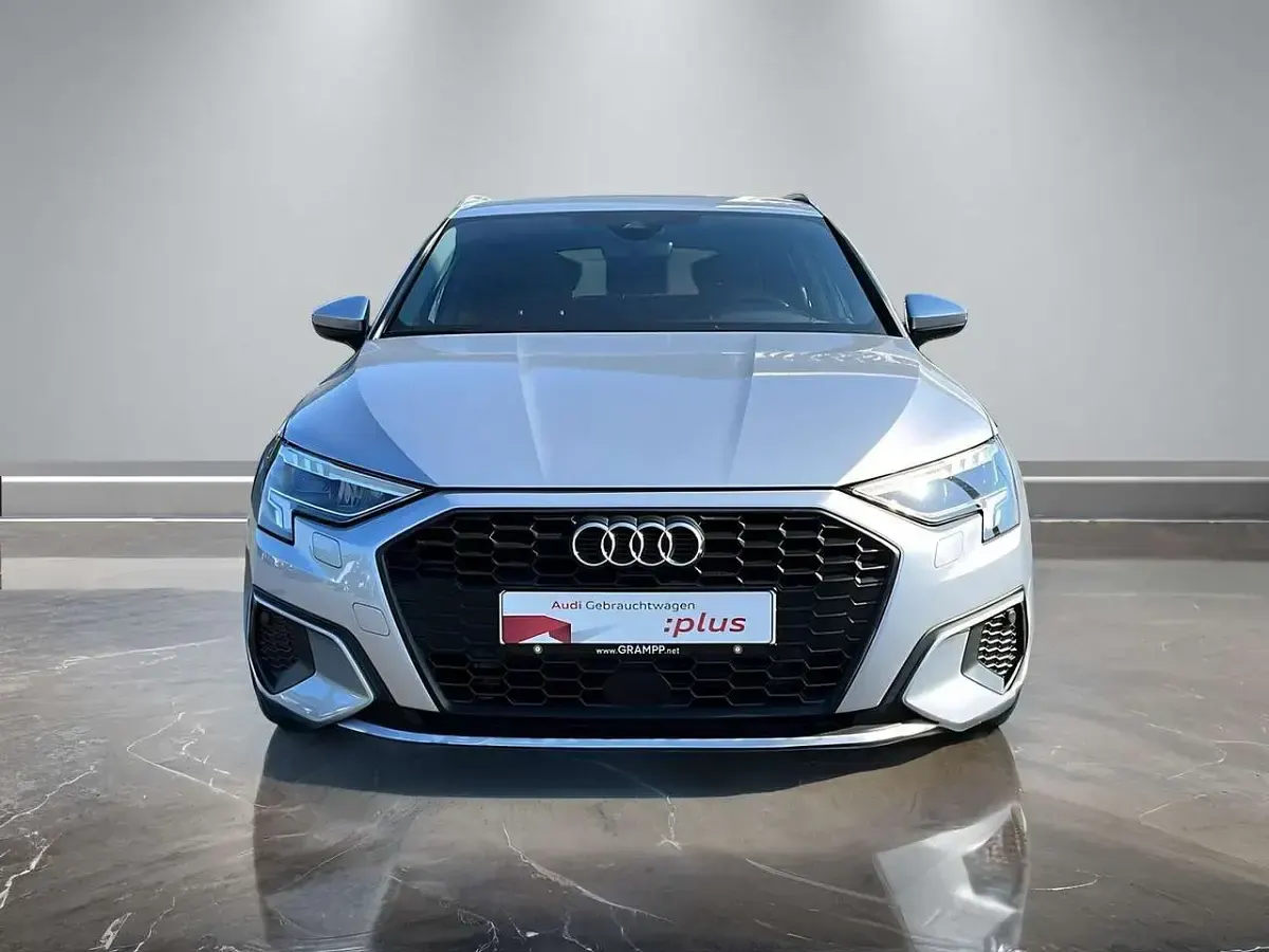 Gebraucht Audi A3 e-tron 204 PS (150 kW) 2024 Florettsilber metallic Kleinwagen