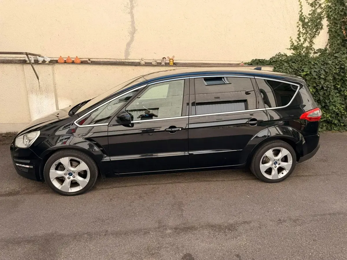 Gebraucht Ford S-MAX S 163 PS (119 kW) 2013 Schwarz Van / Kleinbus