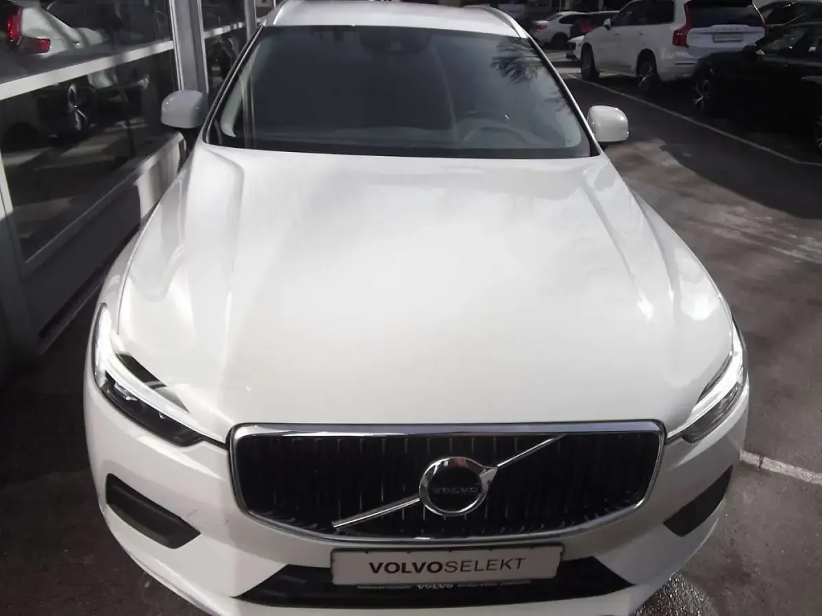 Gebraucht Volvo XC60 Momentum 197 PS (144 kW) 2020 Ice white, solid / solid SUV
