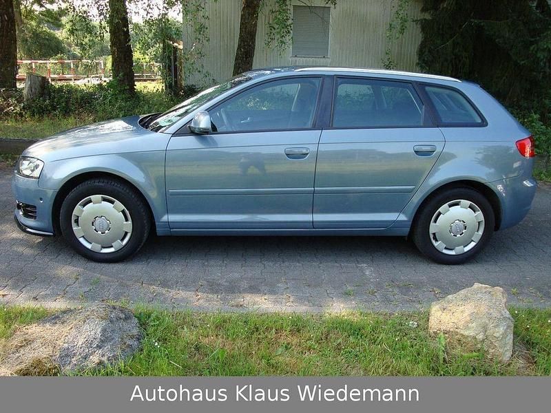 Gebraucht Audi A3 125 PS (91 kW) 2010 Sphären  blau Limousine