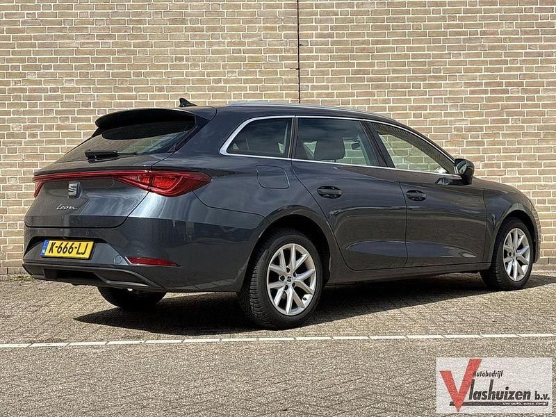 Gebraucht Seat Leon Style 150 PS (110 kW) 2021 Grau Limousine