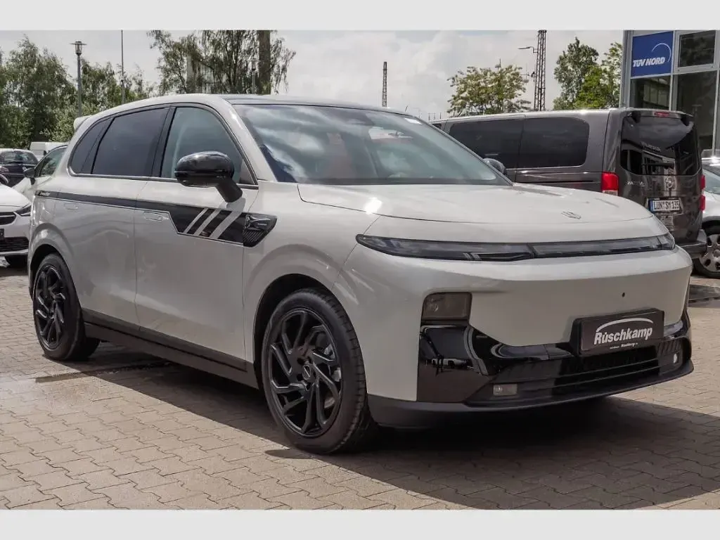Neu Leapmotor B10 160 kW (218 PS) 2026 Grau SUV