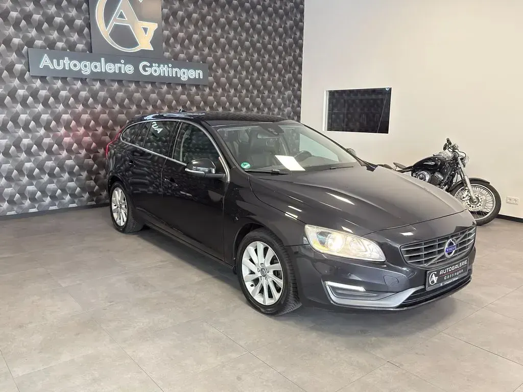 Gebraucht Volvo V60 Momentum 181 PS (133 kW) 2014 Schwarz Kombi