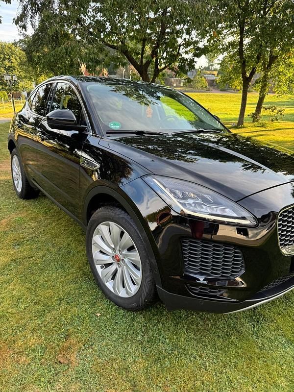 Schwarz Gebraucht 2018 Jaguar E-Pace SE SUV | 25.900 € (Fairer Preis) - Bild 1/4