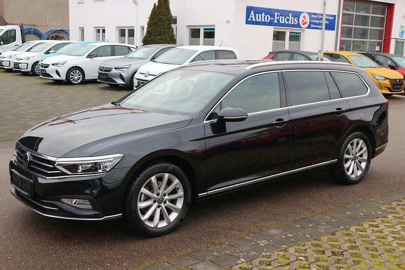 Schwarz Gebraucht 2023 VW Passat Elegance Kombi | 32.900 € (Teuer) - Bild 1/4