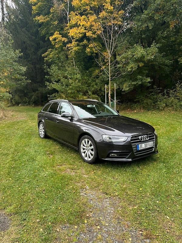 Grau Gebraucht 2013 Audi A4 Ambition Kombi | 10.499 € (Etwas zu teuer) - Bild 1/4