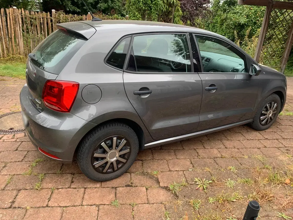 Gebraucht VW Polo Trendline 75 PS (55 kW) 2015 Grau Limousine