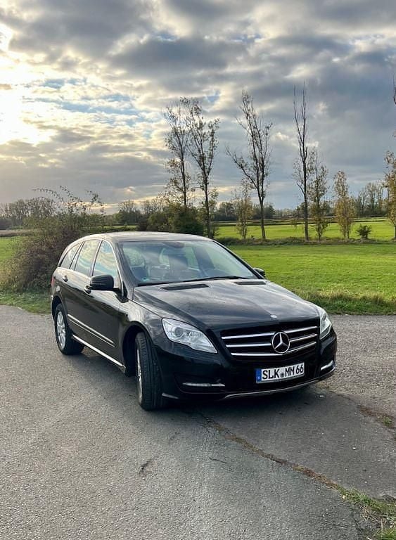 Schwarz Gebraucht 2011 Mercedes R350 Van / Kleinbus | 17.900 € (Teuer) - Bild 1/4