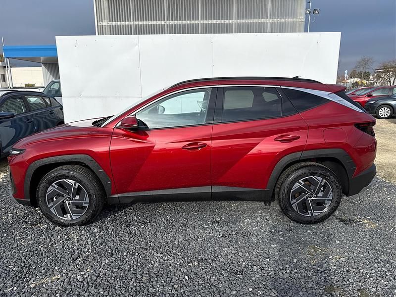 Neu Hyundai Tucson Style 160 PS (117 kW) 2025 Engine red jhr SUV