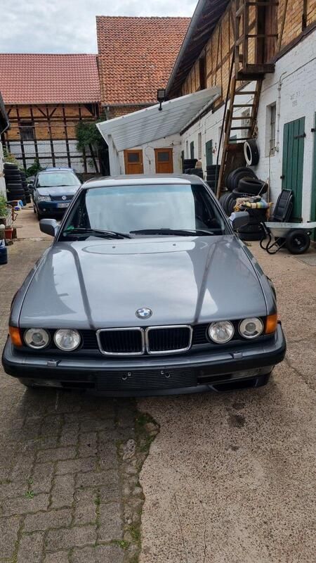 Silber Gebraucht 1993 BMW 740 Limousine | 15.000 € - Bild 1/4