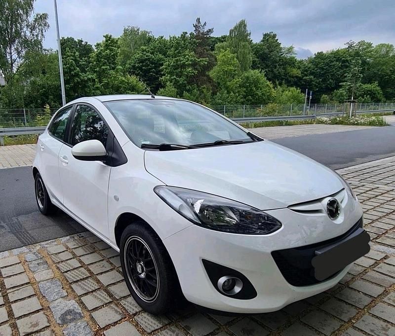 Weiß Gebraucht 2013 Mazda 2 Kleinwagen | 5.500 € (Fairer Preis) - Bild 1/4