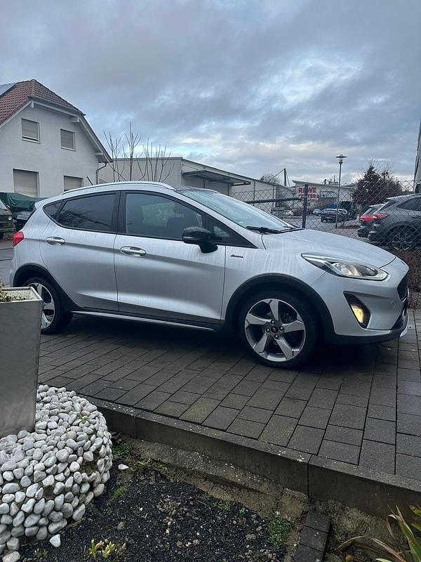 Gebraucht Ford Fiesta Active 101 PS (74 kW) 2019 Silber Kleinwagen