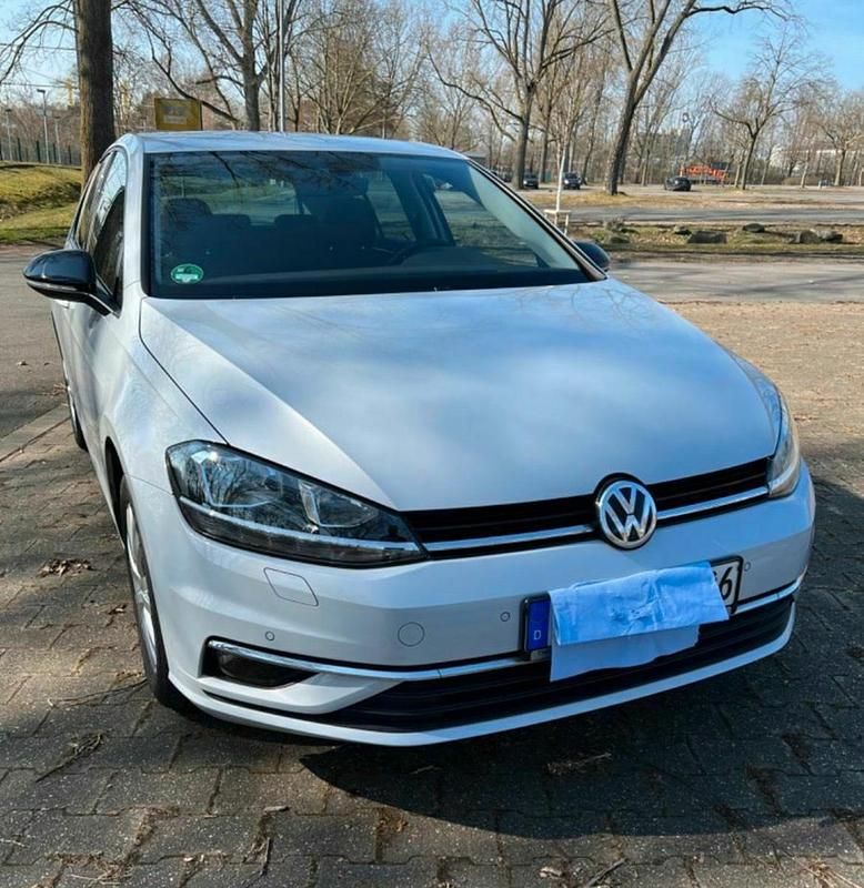 Gebraucht VW Golf VII Sound 85 PS (62 kW) 2017 Weiß Limousine