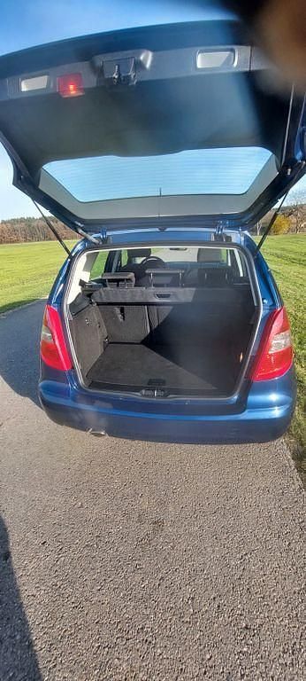 Gebraucht Mercedes A160 Avantgarde 95 PS (69 kW) 2010 Blau Van / Kleinbus