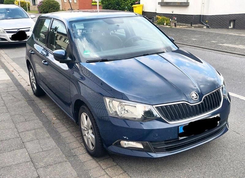 Blau Gebraucht 2016 Skoda Fabia Kleinwagen | 10.500 € (Fairer Preis) - Bild 1/4