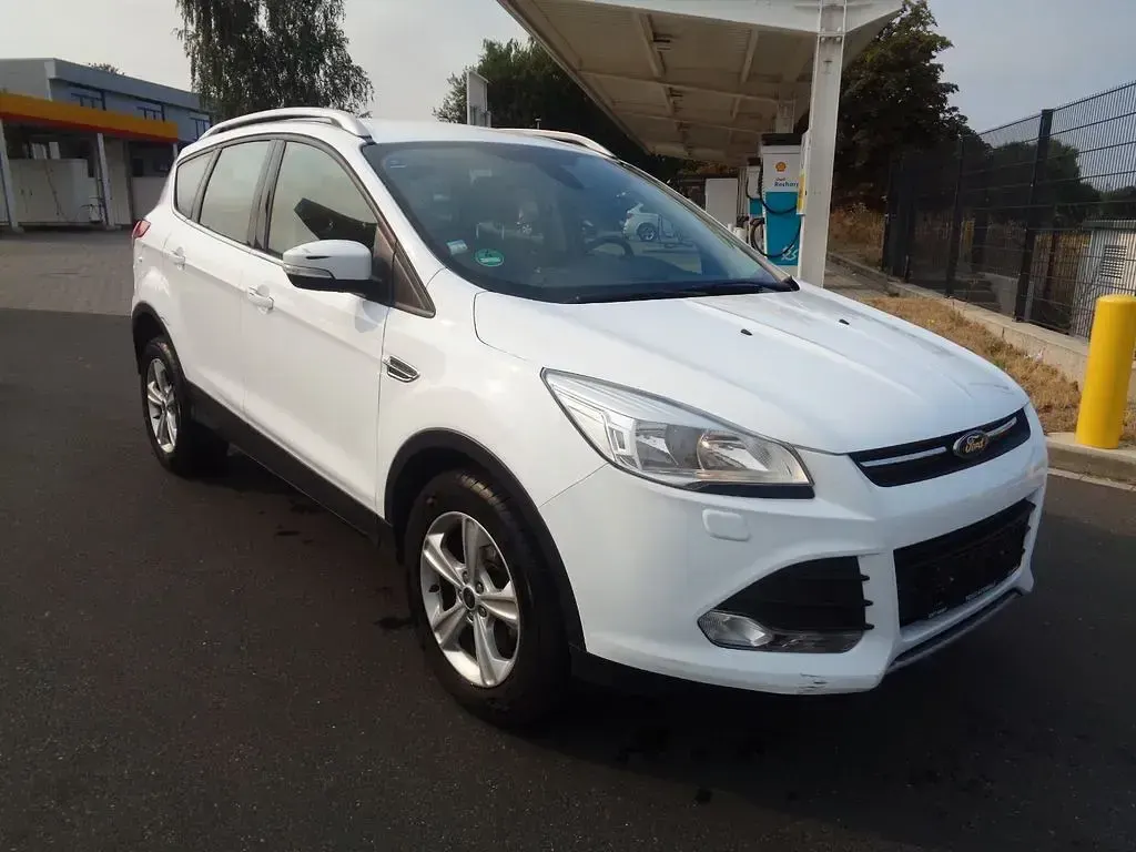 Gebraucht Ford Kuga Trend 150 PS (110 kW) 2014 Weiß SUV