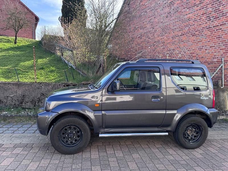 Second-hand Suzuki Jimny 86 CP (63 kW) 2009 Negru SUV