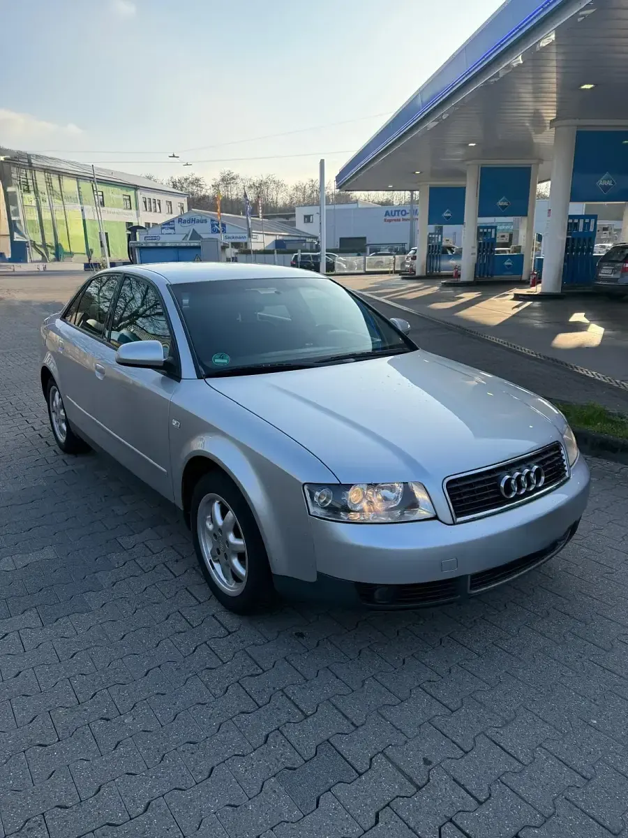 Gebraucht Audi A4 96 PS (70 kW) 2001 Silber Limousine