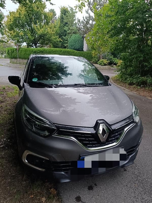 Grau Gebraucht 2018 Renault Captur Bose Edition SUV | 12.000 € (Fairer Preis) - Bild 1/4