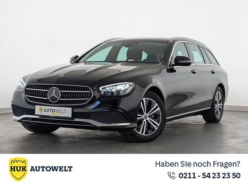 Schwarz Gebraucht 2022 Mercedes E220 Avantgarde Limousine | 33.860 € (Guter Preis) - Bild 1/3