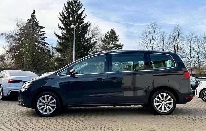 Gebraucht VW Sharan Highline 150 PS (110 kW) 2020 Grau Van / Kleinbus