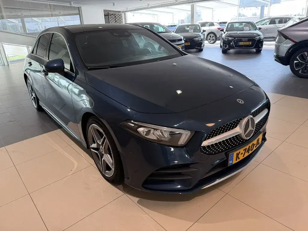 Gebraucht Mercedes A180 Business 136 PS (100 kW) 2021 Blau Limousine