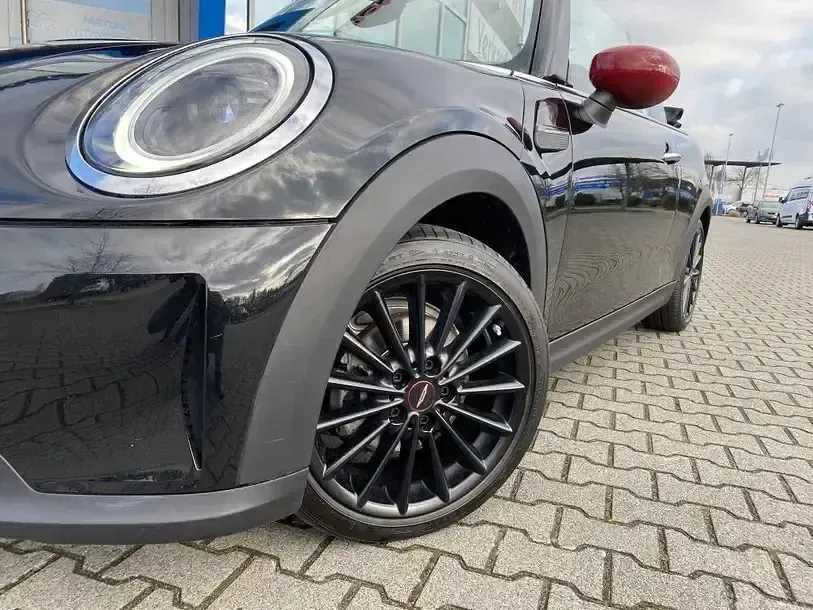 Używany Mini Cooper Essential 136 KM (100 kW) 2022 Czarny Hatchback